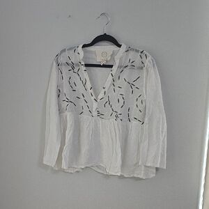 Chic White Embroidered Blouse